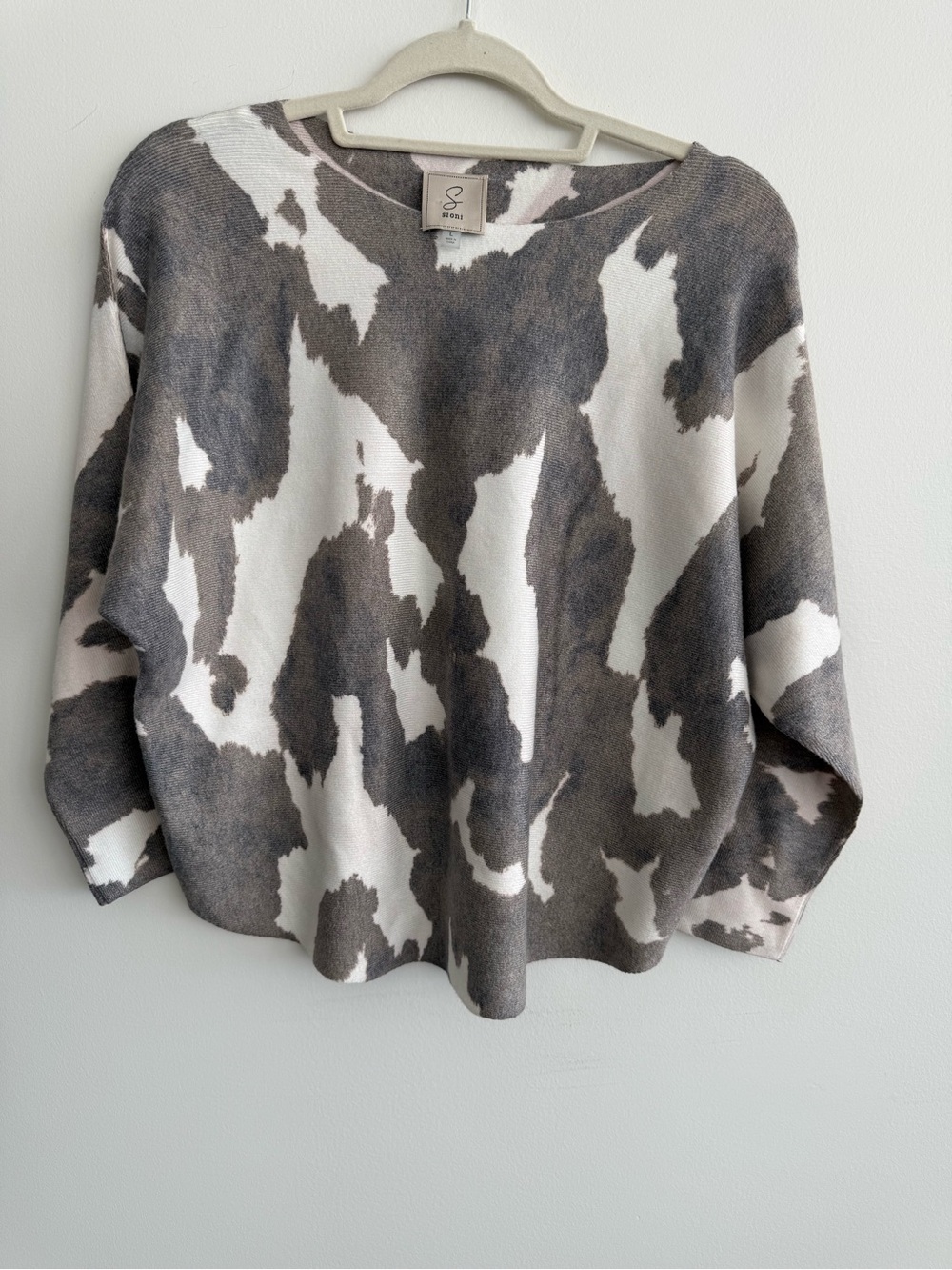 Sioni Gray and White Abstract Pattern Sweater NWOT